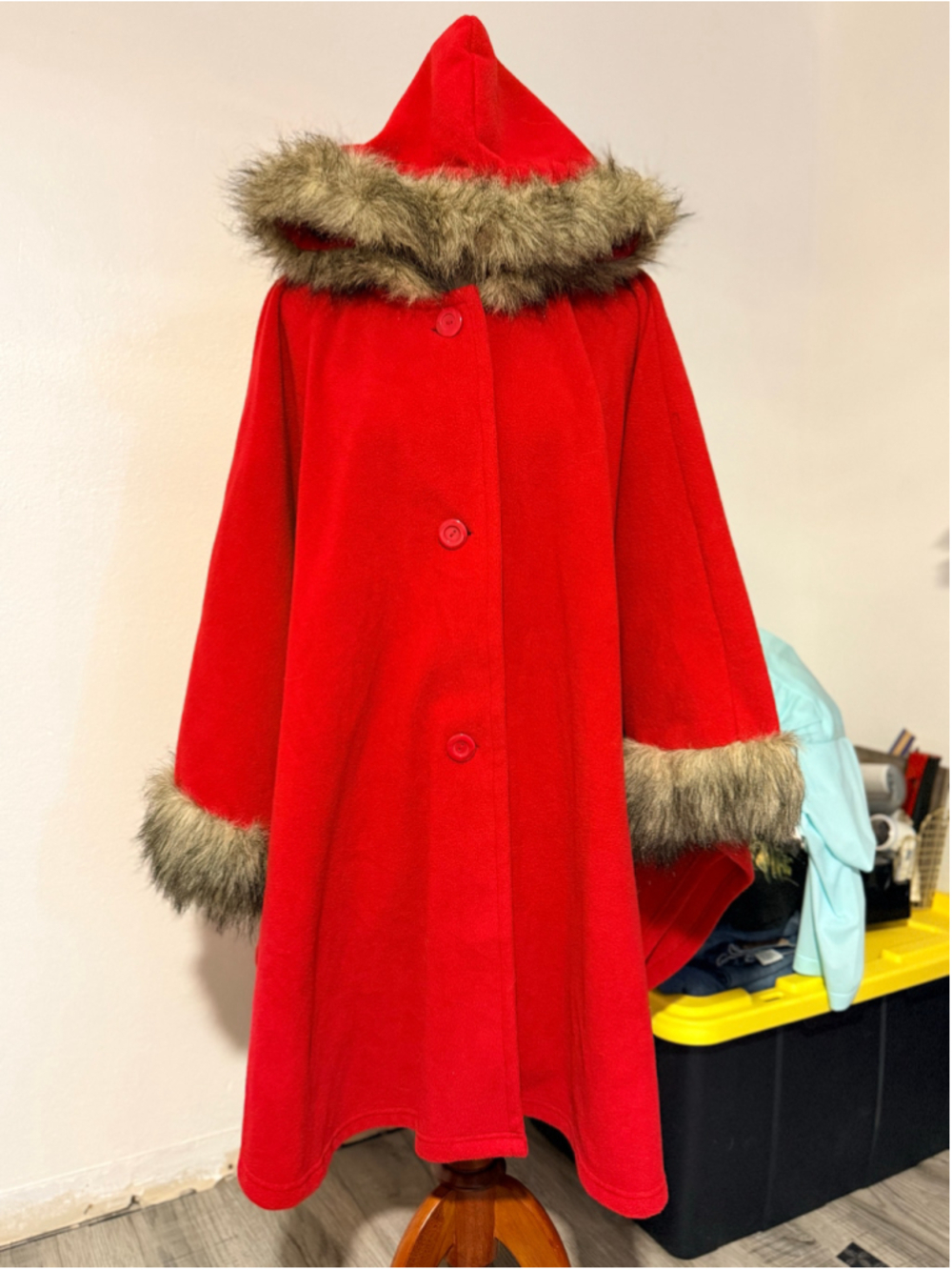Vintage Red Cape faux fur around the hood. Fabulous condition Blair one size
